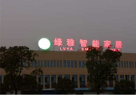 开远楼顶冲孔发光字是怎么安装的?